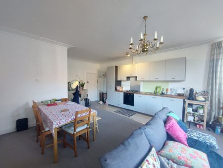 Grosvenor Square, Southampton - Photo 3