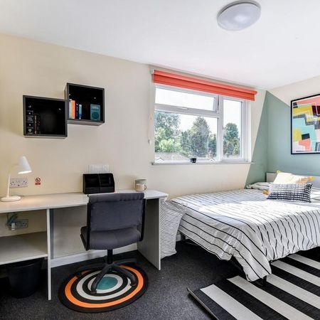 1 bedroom in a house share to rent - Photo 3