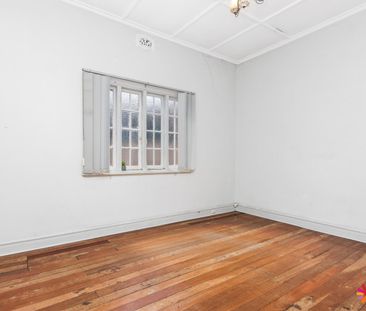 A CLASSIC HOME IN FANTASTIC LOCATION - Photo 5