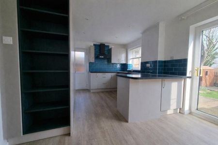 3 bedroom end of terrace house to rent - Photo 4