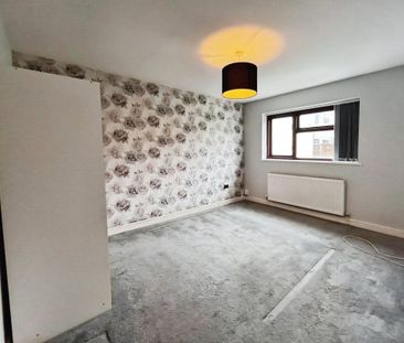 Howard Drive, CAERPHILLY - Photo 6