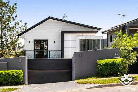 Stylish 1-Bedroom Apartment âFully Furnished with Private Access - Photo 4