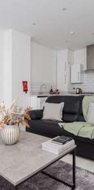 Aigburth Road Room 1 - Photo 1