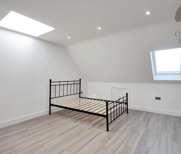 7 bed semi-detached house to rent in Langley Road, Langley, SL3 - Photo 2