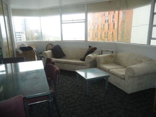 SWEEPING VIEWS OF AUCKLAND HARBOR. SAFE AND SECURE - Photo 1