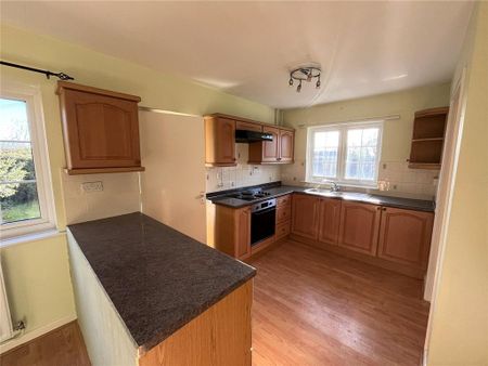 3 bedroom semi-detached house to rent - Photo 2