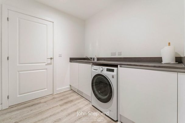 4 bedroom end of terrace house to rent - Photo 1