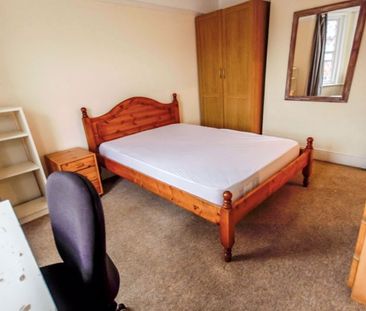 Winton, Bournemouth - Photo 3