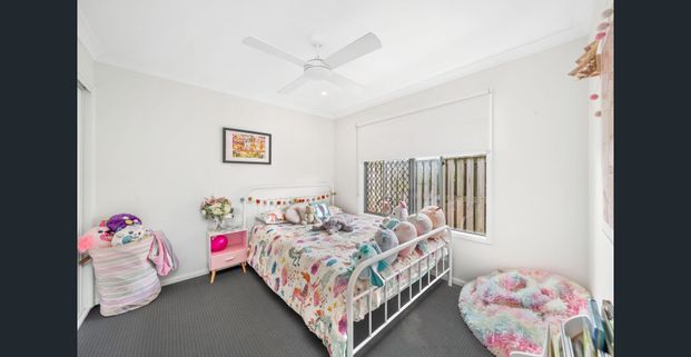 FANTASTIC FAMILY HOME WITH 2 LIVING! - Photo 1