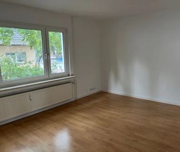 Schöne 2,5 Zimmer-Wohnung mit Balkon im I. OG in 47226 Duisburg - Foto 1