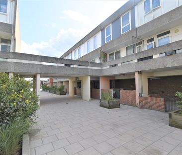 House Share to rent - Mangold Way, Erith, DA18 - Photo 3