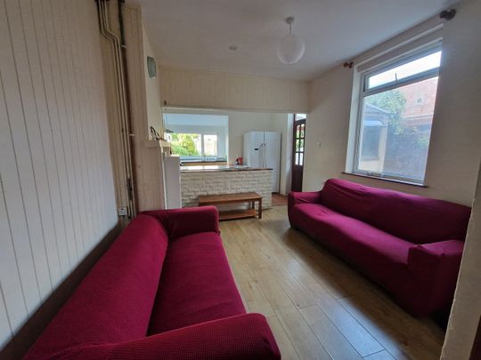 5 Bed Semi-Detached House, Longmead Avenue, BS7 - Photo 1