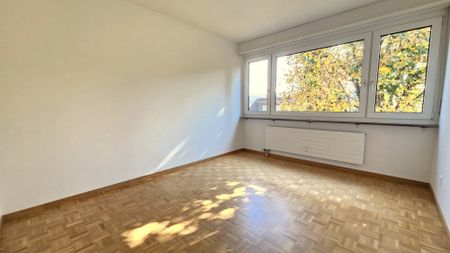 Luxurious 3.5-room apartment with balcony in quiet location Bottmingen - Foto 2