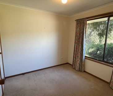 Charming 3 Bedroom Country Home - Photo 5