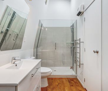 Charming Renovated Unit in Birkenhead Point - Photo 4