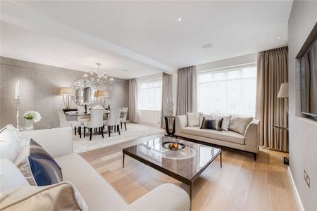 A stunning two bedroom flat with concierge. Situated on the third floor of a well located apartment block close to Hyde Park and Lancaster Gate Underground - Photo 4