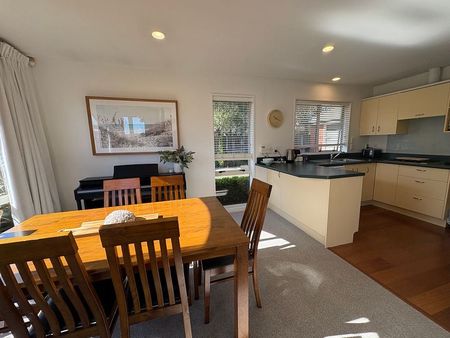 Light, Sunny, Warm and Quiet! - Photo 5