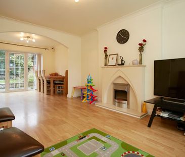 4 Bed Detached House, Oakwood Garth, LS8 - Photo 1