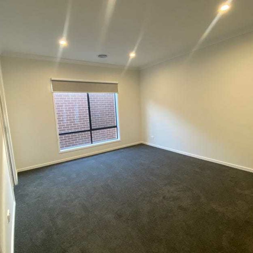 Experience the Epitome of Contemporary Living - A Serene Oasis Nestled in a Vibrant and Flourishing Neighborhood! - Photo 1
