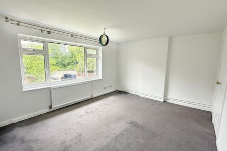 2 bedroom maisonette to rent - Photo 4