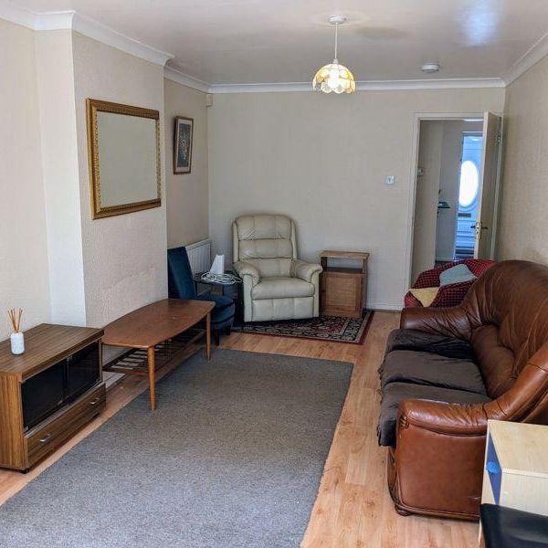 4 bedroom semi-detached house to rent - Photo 1