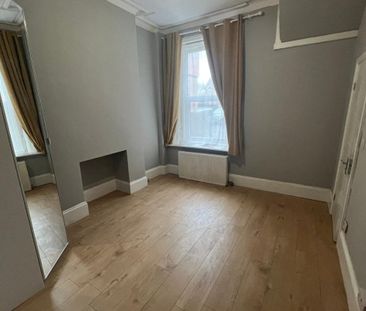 London Road - Photo 2