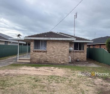 Spacious Five Bedroom Home - Photo 5