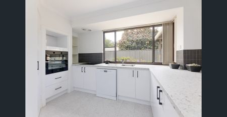 Lovely Renovated home in Tranquil Location! - Photo 2