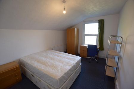 4 bedroom terraced house to rent - Photo 4