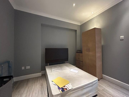 6 bedroom detached house to rent - Photo 3