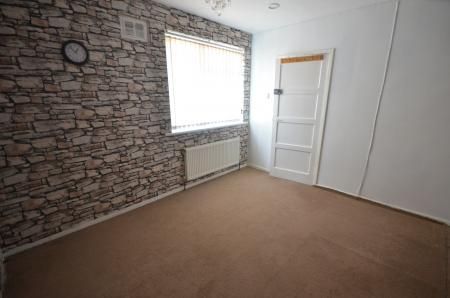 2 bedroom Terraced House To Let - Photo 4