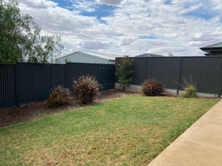 Modern 3 Bedroom Home in Fantastic Location - Photo 3