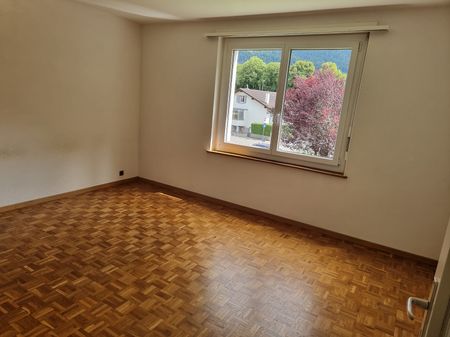 Appartement de 3 pièces au 1er étage avec part au grand jardin commun - Photo 2