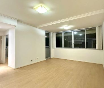 Modern Apartment - 1 Bed 1 Bath Plus Study - Station Street Kogarah - Photo 5