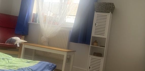 Room in a Shared House, Fulcher Row, RG6 - Photo 2