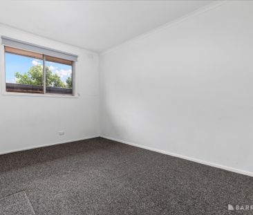 Stylish & Modern Unit in Prime Ringwood Location - Photo 4