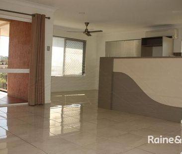 2 Bedroom Unit within walking distance to the Strand! - Photo 1