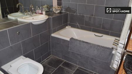 Room in 2-bedroom apartment for rent in Northside, Dublin - Photo 3