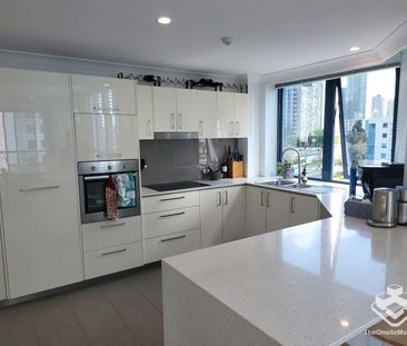 FULLY RENOVATED 140SQM TOP FLOOR APARTMENT - Photo 6
