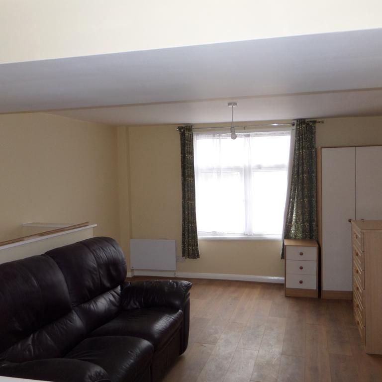 Studio to rent - Photo 1