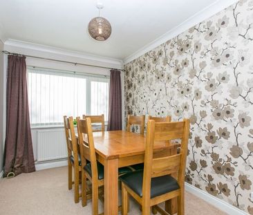 York Way, Sandhurst, GU47 - Photo 2