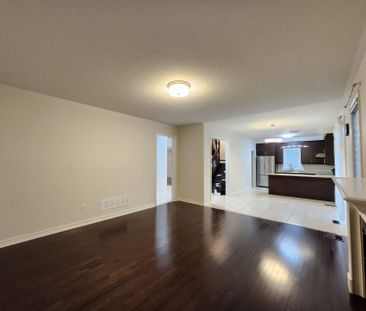 For Lease - 1237 Atkins Drive, Newmarket, Ontario - Photo 2