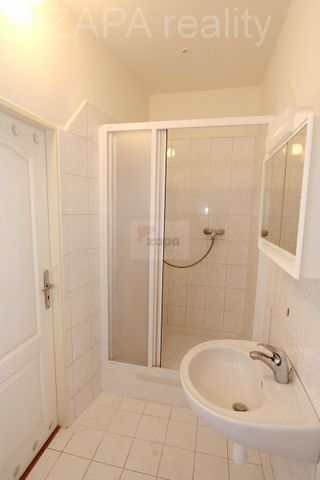 Pronájem bytu 2+1 71 m², Na Celné , Praha - Fotografie 2