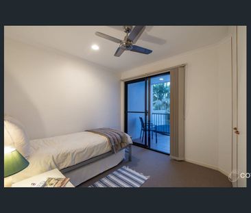 Walk to Noosa River! - Photo 1