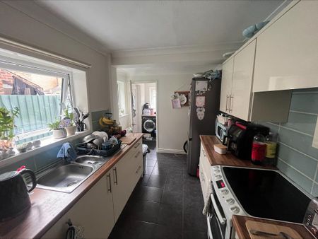 2 bedroom terraced house to rent - Photo 4