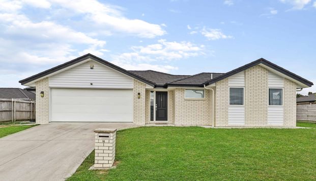 Executive living in Pokeno! - Photo 1