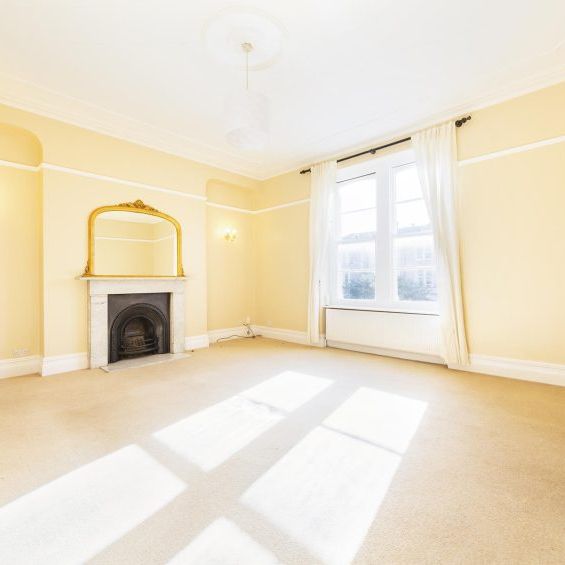 3 Bed Flat - Photo 1