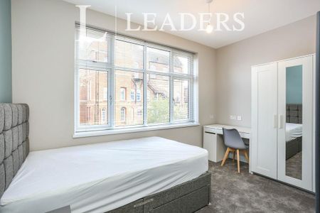 1 bedroom in a house share to rent - Photo 3