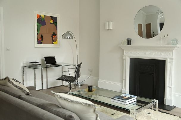 CALL FOR AVAILABILITY A unique and stylish one bedroom apartment of approximately 677 square feet. - Photo 1