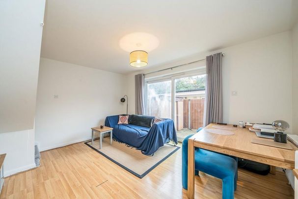 2 bedroom end of terrace house to rent - Photo 1